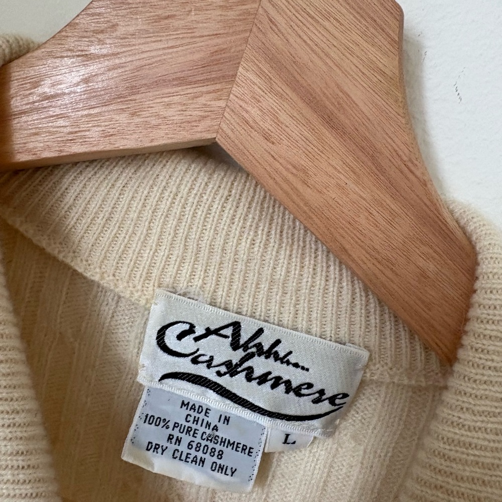 VINTAGE Cashmere Ribbed Sweater - Picture 4 of 7